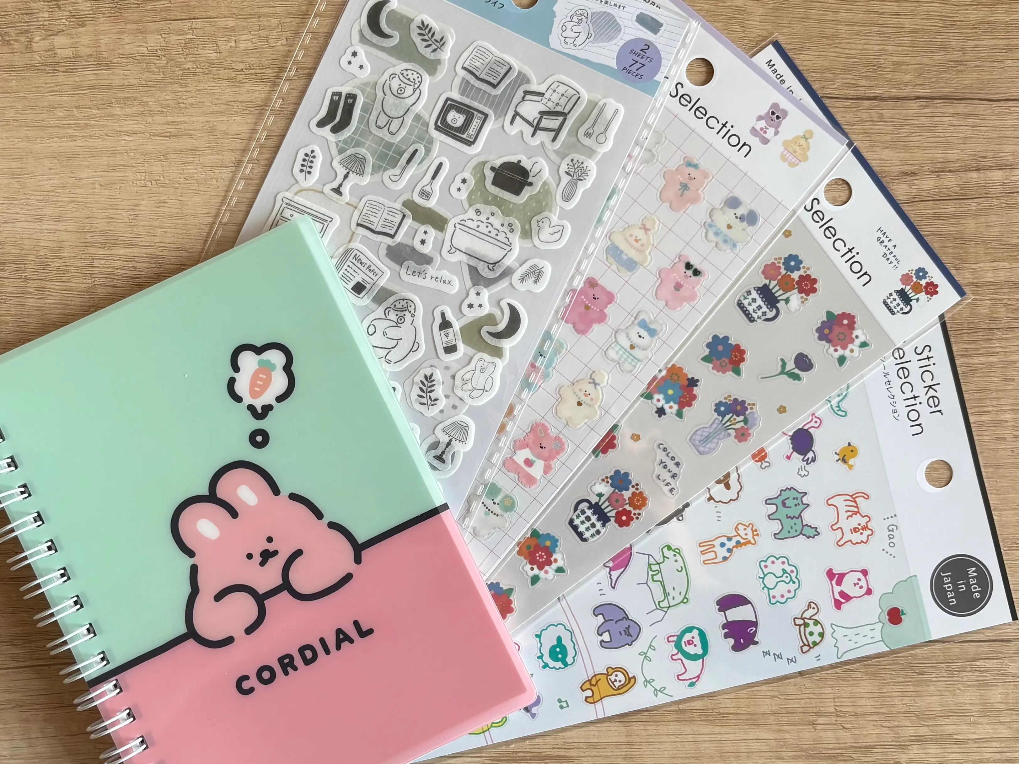 【100均】セリアの商品でシール帳作ってみた