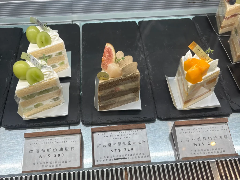 ショーケースのケーキ