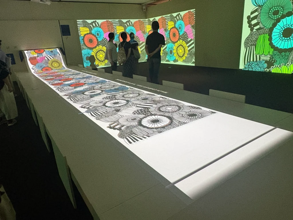 『マリメッコ展 模様の力』に行ってきたよ! 14 インスタレーション シルクスクリーン1